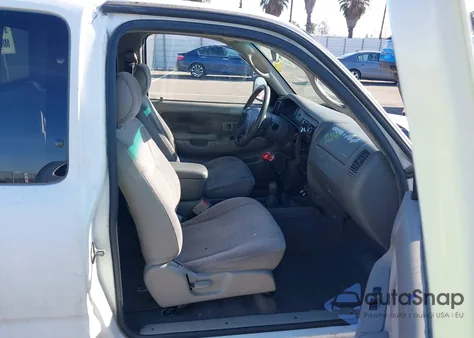 2002 Toyota Tacoma Base V6 из США, поврежденный, VIN 5TEWN72N22Z082412